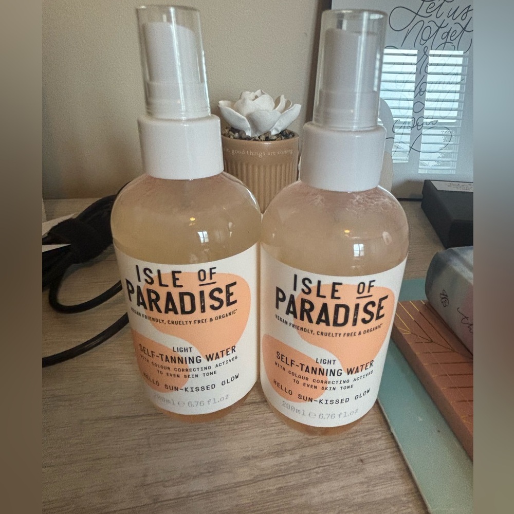 Isle of paradise light self-tanning water. Never used. Set of two.